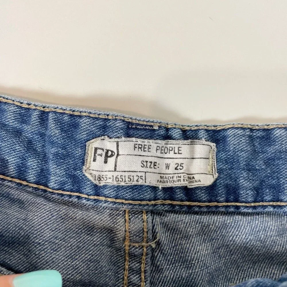 Free People Distressed Denim Cut-off Shorts Blue Size‎ 25 Mid Rise Dark Wash